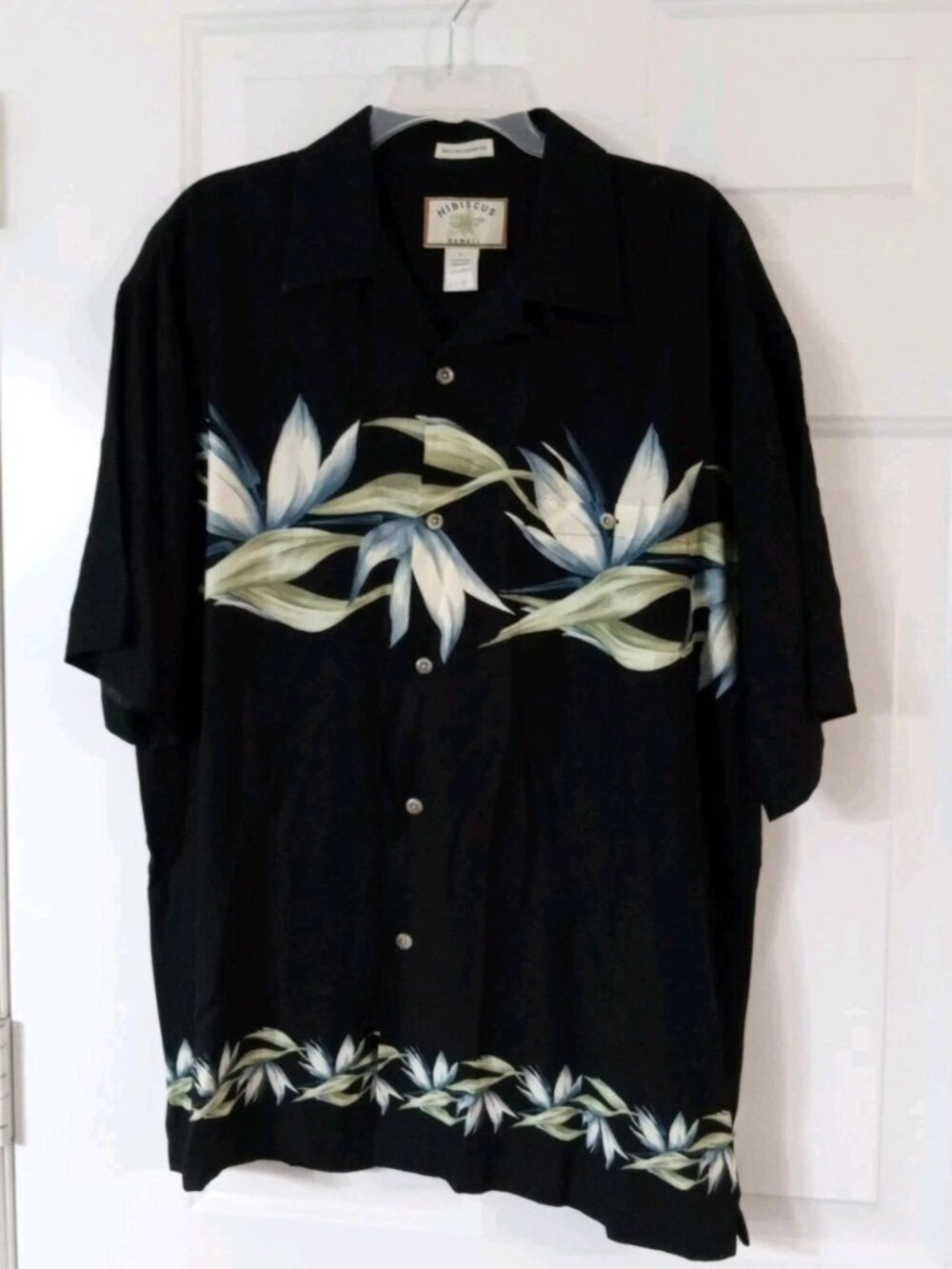 Hibiscus Hawaii Men's Size Large Hawaiian Black Floral Shirt 100% Rayon